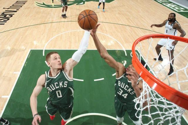 1631781853011038595.jpg Donte-DiVincenzo-210913-scaled-e1631541959440-1024x683.jpg